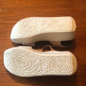 born breaker platform sandal